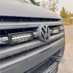 VW Crafter 1. Gen (2012-2016) - dedykowany zestaw lamp LP-TRX3-7E z mocowaniem na atrapie chłodnicy - 3