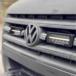 VW Crafter 1. Gen (2012-2016) - dedykowany zestaw lamp LP-TRX3-7E z mocowaniem na atrapie chłodnicy - 4