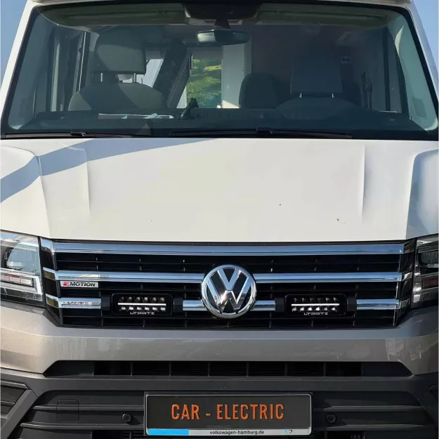 VW Crafter 2. Gen / Grand California - dedykowany zestaw lamp LP-TRX3-7E z mocowaniem na atrapie chłodnicy