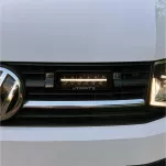 VW T6 Multivan - dedykowany zestaw lamp LP-TRX3-7E z mocowaniem na atrapie chłodnicy - 2