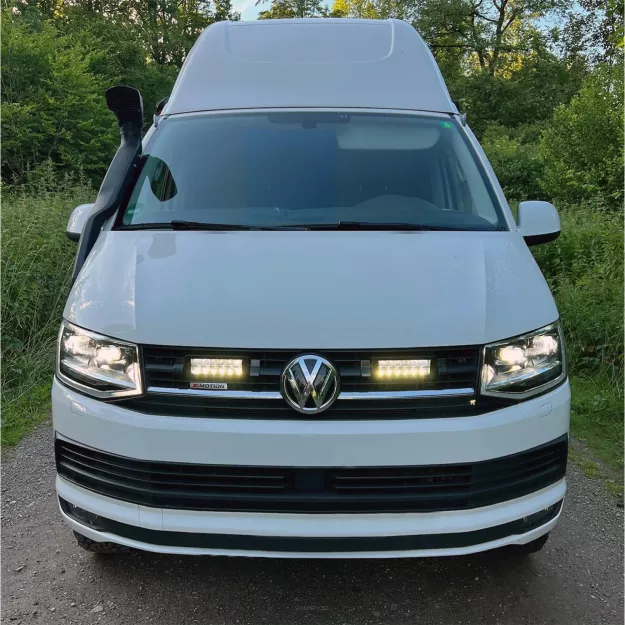 VW T6 Multivan - dedykowany zestaw lamp LP-TRX3-7E z mocowaniem na atrapie chłodnicy