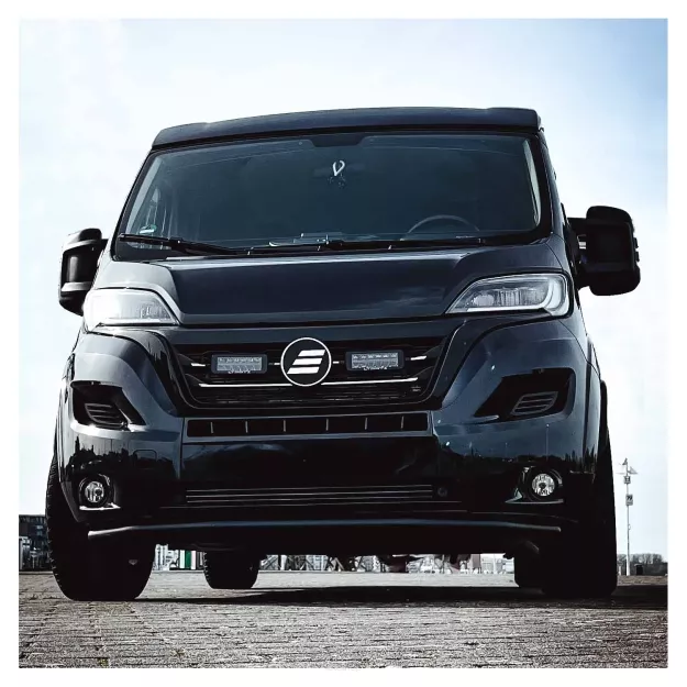 Fiat Ducato 8 (2022 < ) - dedykowany zestaw lamp LP-TRX3-7E z mocowaniem na atrapie chłodnicy