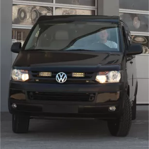 VW Bus T5.2 - dedykowany zestaw lamp LP-TRX3-7E z mocowaniem na atrapie chłodnicy